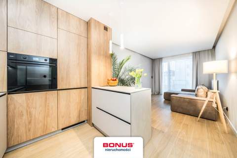 Duży balkon, miejsce garażowe, komórka lokatorska