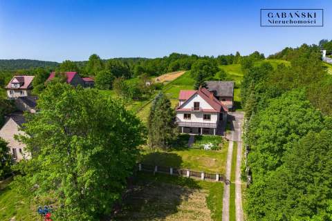 DOM Z DUŻĄ DZIAŁKĄ I WIDOKAMI NA POGÓRZU WIŚNICKIM