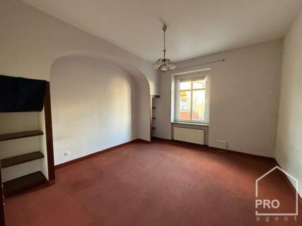 Przestronny apartament w kamienicy z windą