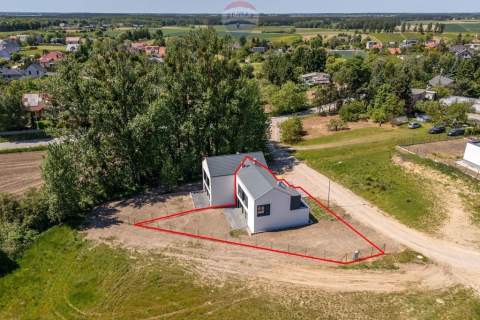 Dom z dużym salonem spora działka spokojna okolica