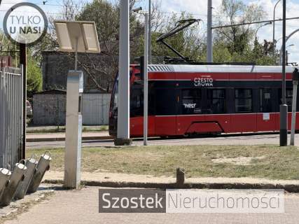 M. w ładnym bloku na pełnym zieleni Rakowie
