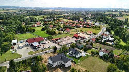 Lokal usługowy 776 m przy drodze 881 Sonina