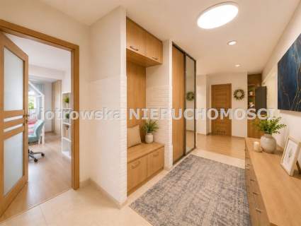 Nieruchomość komercyjna na sprzedaż, 400 m2, Próba