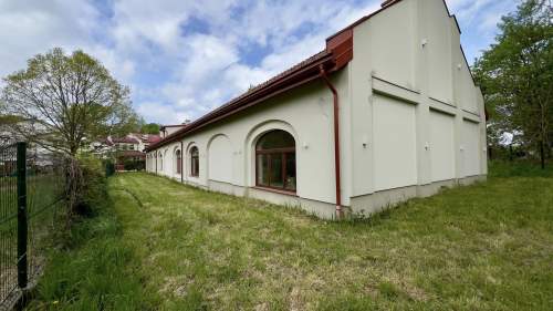 ZABYTKOWA STAJNIA CUGOWA Z XIX WIEKU 623 m2 POTE