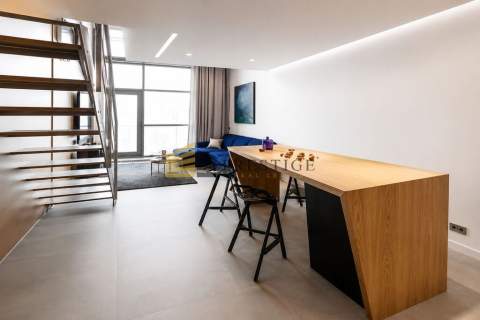 Stylowy Loft z Balkonem Siłownia Fitness