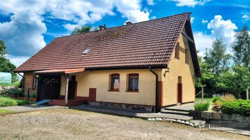 Pół domu z klimatem i przestrzenią na biznes.