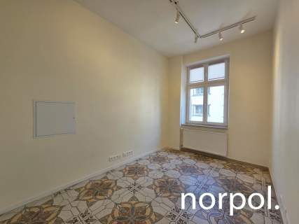 lokal 51 m blisko Rynku 3 oddzielne jasne pokoje idealne na biuro