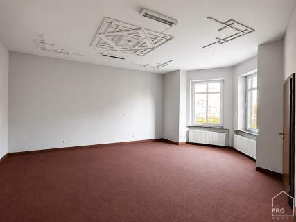 Przestronny apartament w kamienicy z windą