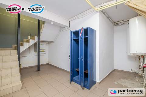 Pow. mieszkalna 350m2 Pow. produkcyjna 250m2