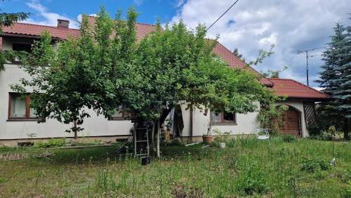 Przestronny dom wolnostojący z dużym ogrodem,