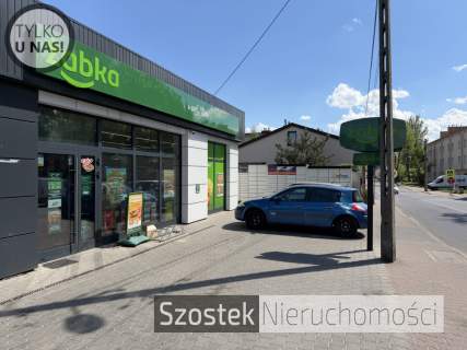 M. w ładnym bloku na pełnym zieleni Rakowie
