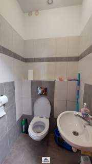 Lokal handlowo-usługowy 100 m2 parter