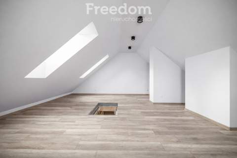 4 pokoje balkon 1 piętro ogrodzone osiedle