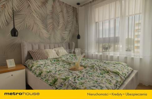 3 pokojowe mieszkanie, garaż, komórka, balkon.