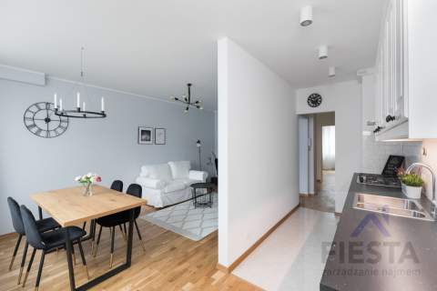 3 pokoje/ ul. Bonifraterska/ 61 m2/ od 01.08
