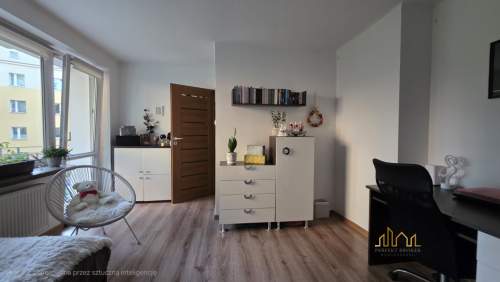 2 pokoje, 1 piętro, balkon, Uniwersytet Medyczny