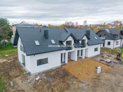 Dom w zabudowie bliźniaczej, Koźmice Wielkie