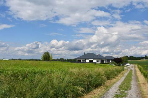 Działka inwestycyjna 81.7a w Krasne