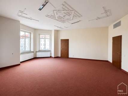 Przestronny apartament w kamienicy z windą