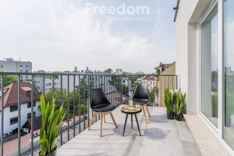 Nowy 3 pok. apartament, klimatyzacja, Praga-Poł.