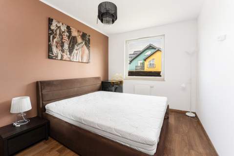 przestronny salon/nowe budownictwo/miejsce w hali