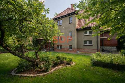 Klimatyczny dom w otoczeniu zieleni, Biskupin 240 m2 / 803 m2