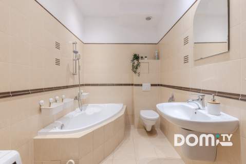 Przestronne, duża komórka lokatorska, balkon
