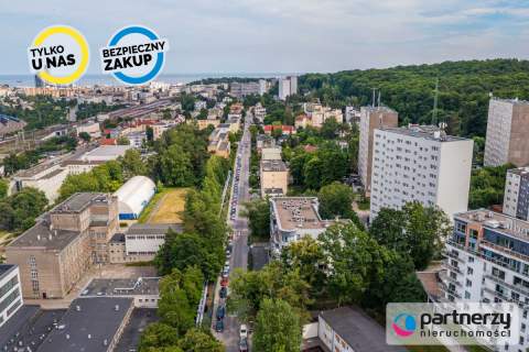 2 pokoje z dużym tarasem i miejscem postojowym