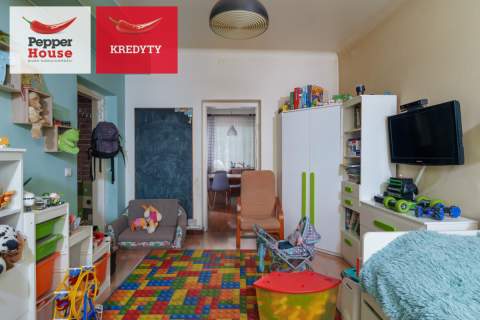 Dom podzielony na trzy niezależne mieszkania