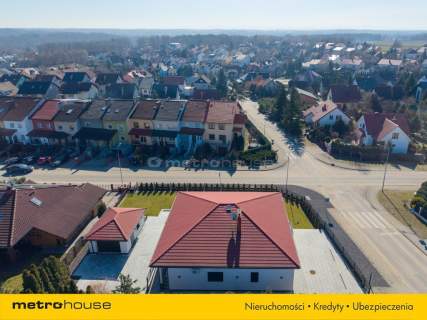 Przestronny dom z zadbanym ogrodem i garażem