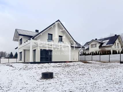 Dom jednorodzinny w wysokim standardzie działka