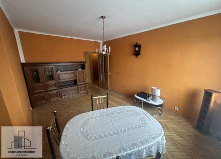 Kamienica, 2 pokoje z mozliwoscia 3, oddzielna kuchnia obok Placu