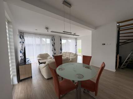 Do wynajęcia połówka bliźniaka 140m2 z ogródkiem i garażem