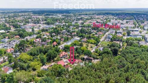 Działka 1379 m2 z zabudową 2 domów w Wesołej