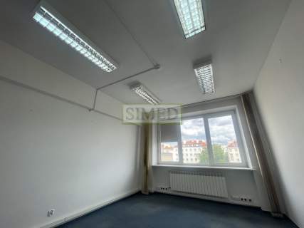 Pofabryczny klimat, recepcja, parking , dostęp24h