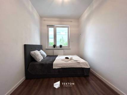 Bez nakładów, do wejścia, parking, duży balkon