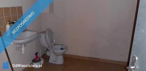 Dom, z lokalami komercyjnymi i in.