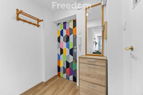 2 pokoje po remoncie Balkon 220 m do PKP