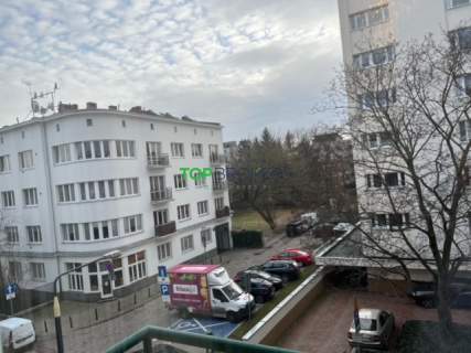 Dwustronne z oddzielną kuchnią, piwnica i parking