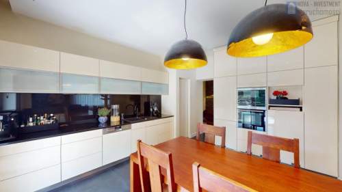 Żerniki duża działka 250m2 garaż 160m2