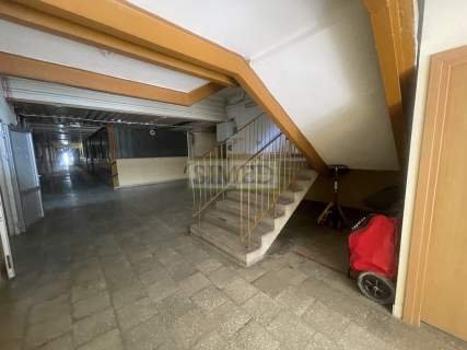 Murowany obiekt,parking,
