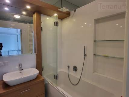 Apartament z miejscem postojowym - STAWKI 2A