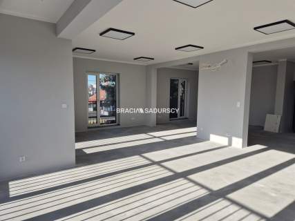 Wolnostojący obiekt biurowy- 300m2