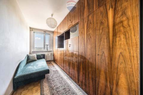 Trzy pokoje winda balkon Łazarz
