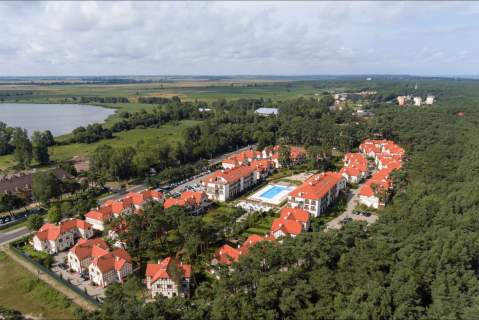 Dom sąsiadujący z plażą na osiedlu rezydencyjnym