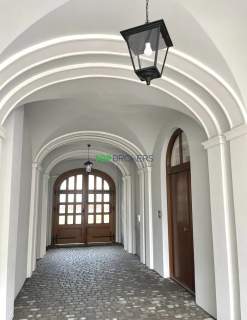 Elegancki lokal usługowy przy ruchliwej ulicy