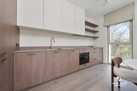Trzypokojowy apartament z dużym tarasem przy parku