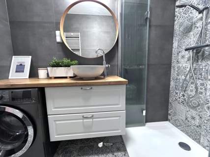 Bez nakładów, do wejścia, parking, duży balkon