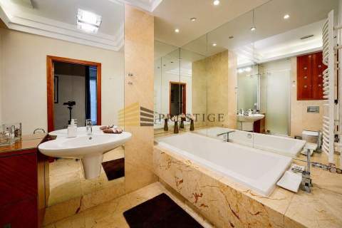 Apartment with Green Terrace Pool Gym Consierge