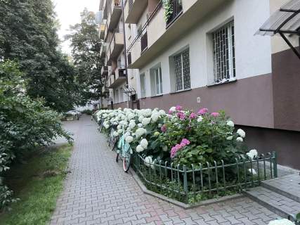 Muranów, bardzo ciche z dużym balkonem. Pierwsze piętro